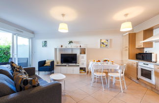 Photo 2 - 1 bedroom Apartment in Cavalaire-sur-Mer with swimming pool and terrace