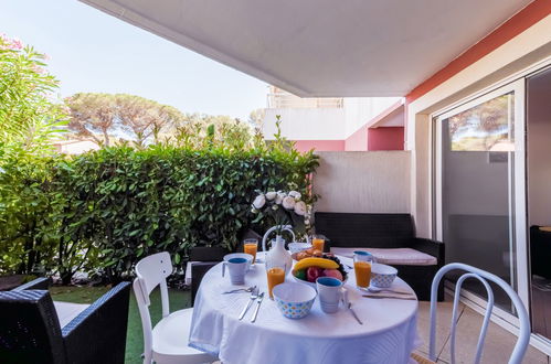 Photo 18 - Appartement de 1 chambre à Cavalaire-sur-Mer avec piscine et terrasse