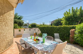 Photo 3 - Appartement de 2 chambres à Saint-Cyr-sur-Mer avec terrasse et vues à la mer