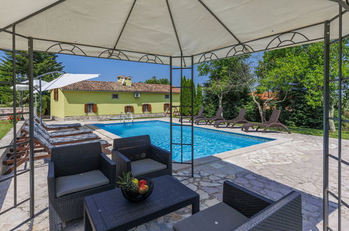 Foto 4 - Casa con 3 camere da letto a Sveta Nedelja con piscina privata e giardino