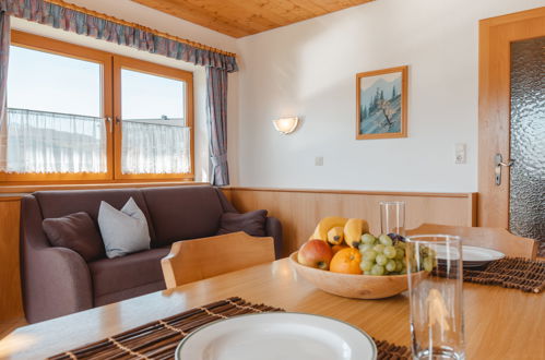 Foto 2 - Appartamento con 2 camere da letto a Wald im Pinzgau con giardino e vista sulle montagne