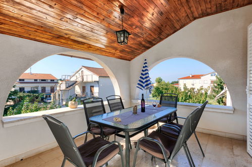 Foto 2 - Apartamento de 3 quartos em Poreč com terraço e vistas do mar