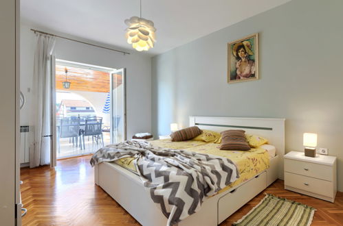 Foto 18 - Appartamento con 3 camere da letto a Poreč con terrazza e vista mare