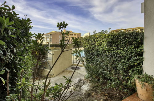 Foto 23 - Appartamento con 1 camera da letto a Six-Fours-les-Plages con piscina e giardino