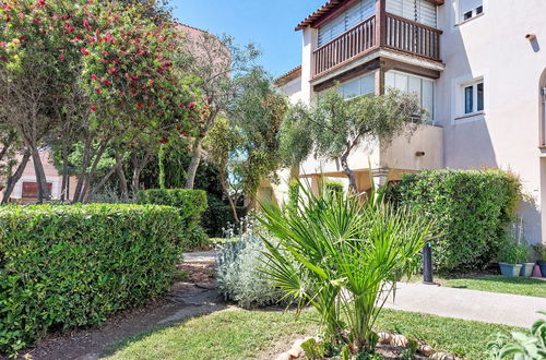 Photo 35 - 1 bedroom Apartment in Six-Fours-les-Plages with swimming pool and garden