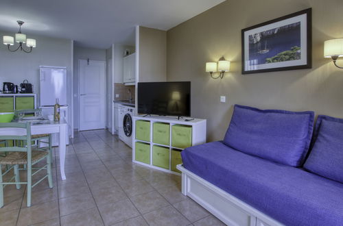 Foto 5 - Appartamento con 1 camera da letto a Six-Fours-les-Plages con piscina e giardino