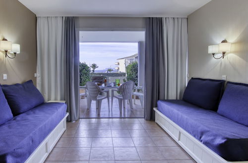 Foto 16 - Appartamento con 1 camera da letto a Six-Fours-les-Plages con piscina e giardino