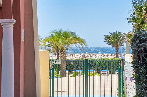 Photo 25 - 1 bedroom Apartment in Six-Fours-les-Plages with swimming pool and garden
