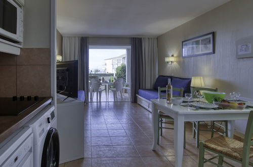 Foto 15 - Appartamento con 1 camera da letto a Six-Fours-les-Plages con piscina e giardino