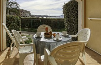 Photo 1 - 1 bedroom Apartment in Six-Fours-les-Plages with swimming pool and sea view