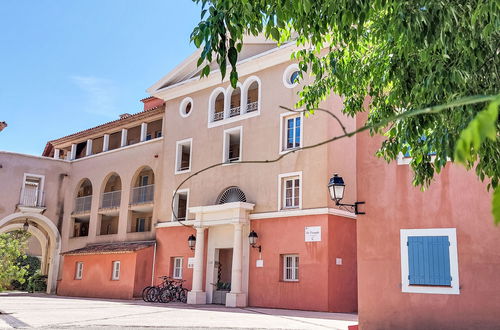 Photo 26 - 1 bedroom Apartment in Six-Fours-les-Plages with swimming pool and garden