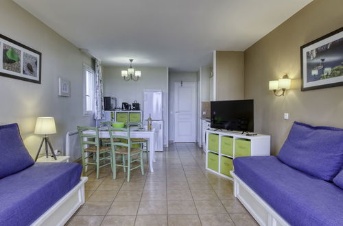 Foto 4 - Appartamento con 1 camera da letto a Six-Fours-les-Plages con piscina e giardino