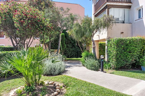 Photo 36 - 1 bedroom Apartment in Six-Fours-les-Plages with swimming pool and garden