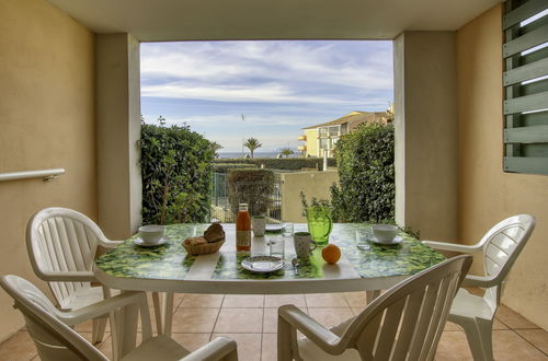 Foto 1 - Appartamento con 1 camera da letto a Six-Fours-les-Plages con piscina e giardino