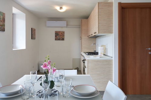 Foto 5 - Apartamento de 2 habitaciones en Vercana con jardín y vistas a la montaña