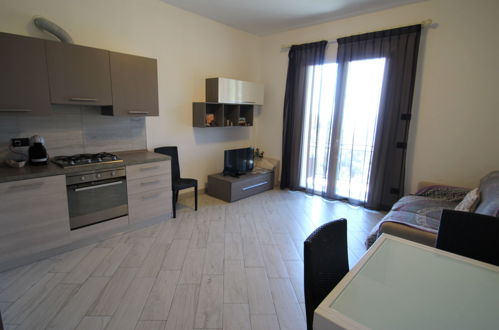 Foto 6 - Apartamento de 2 habitaciones en Moneglia con piscina y vistas al mar