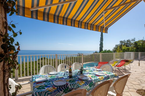 Foto 18 - Haus mit 4 Schlafzimmern in Sainte-Maxime mit privater pool und blick aufs meer