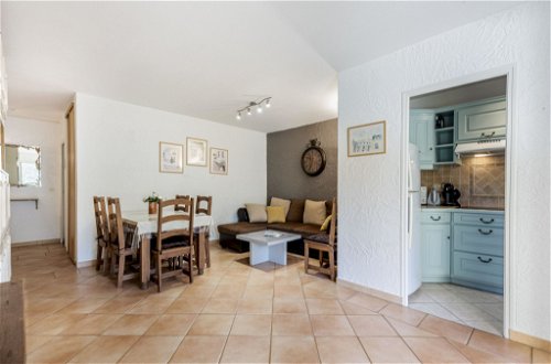 Foto 4 - Appartamento con 2 camere da letto a Cavalaire-sur-Mer con giardino e vista mare