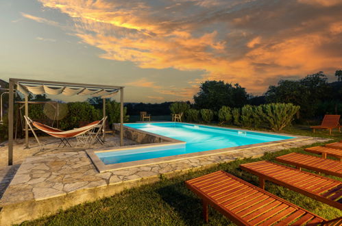 Photo 23 - Maison de 5 chambres à Pićan avec piscine privée et terrasse