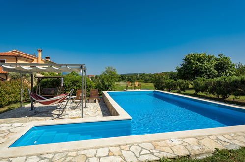 Foto 5 - Casa de 5 quartos em Pićan com piscina privada e jardim