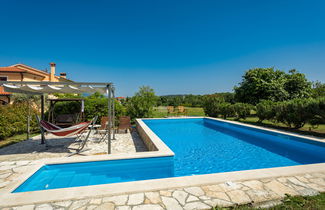 Photo 2 - 5 bedroom House in Pićan with private pool and garden
