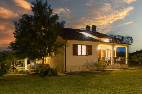 Photo 51 - Maison de 5 chambres à Pićan avec piscine privée et terrasse