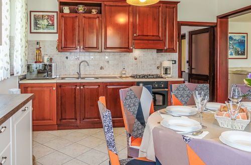 Photo 10 - 5 bedroom House in Pićan with private pool and garden