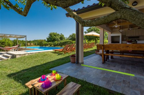 Photo 47 - Maison de 5 chambres à Pićan avec piscine privée et terrasse