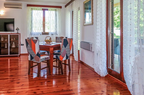 Photo 7 - 5 bedroom House in Pićan with private pool and garden