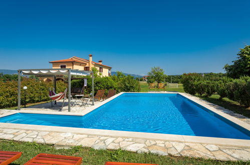 Photo 43 - Maison de 5 chambres à Pićan avec piscine privée et jardin