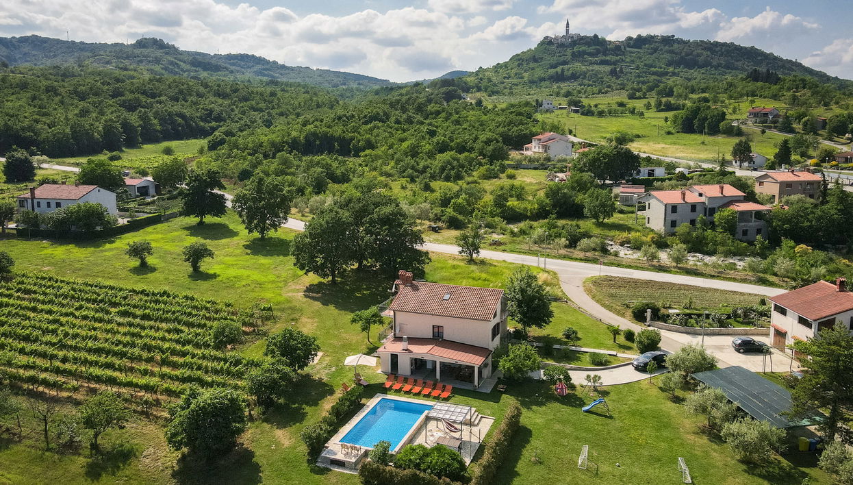 6 bedroom House in Pićan with private pool and garden - Photo 1