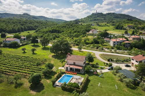 Foto 12 - Casa con 5 camere da letto a Pićan con piscina privata e giardino