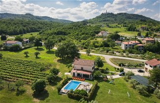 Foto 3 - Casa de 5 habitaciones en Pićan con piscina privada y terraza