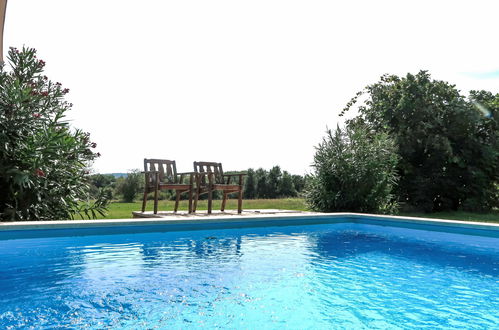 Photo 10 - 5 bedroom House in Pićan with private pool and garden