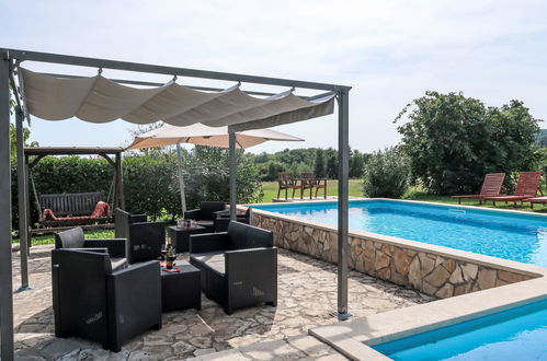 Foto 3 - Casa con 5 camere da letto a Pićan con piscina privata e giardino