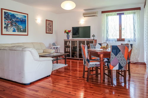 Photo 6 - 5 bedroom House in Pićan with private pool and garden