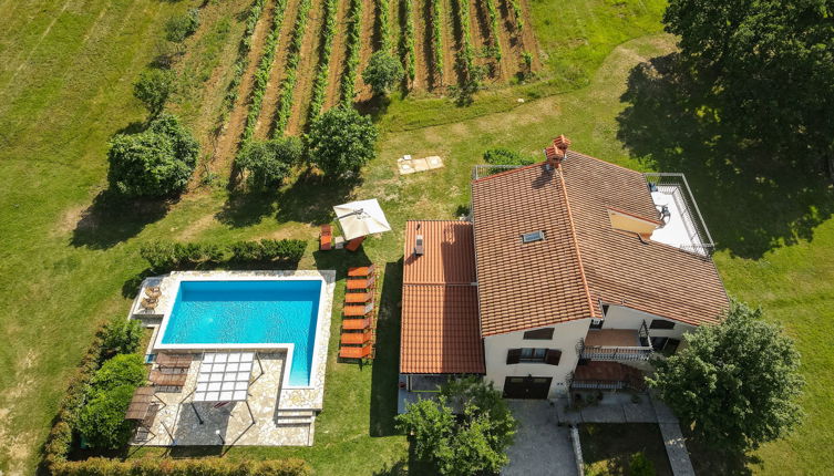 Foto 1 - Casa con 5 camere da letto a Pićan con piscina privata e terrazza