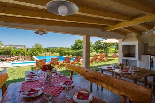 Photo 8 - Maison de 5 chambres à Pićan avec piscine privée et terrasse