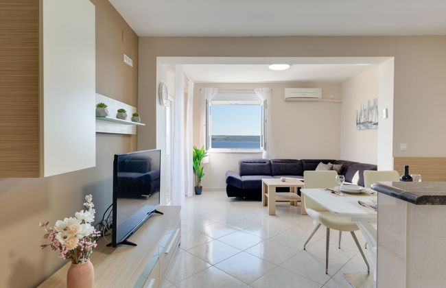 Apartamento de 3 quartos em Jasenice com piscina e terraço - Foto 6