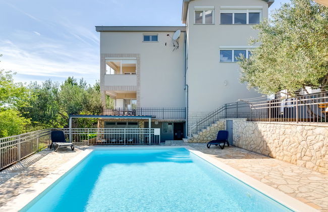 Apartamento de 3 quartos em Jasenice com piscina e terraço - Foto 3