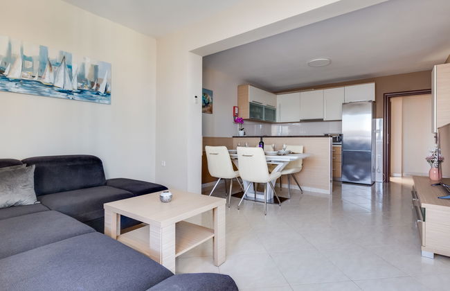 Casa de 11 quartos em Jasenice com piscina privada e terraço - Foto 15