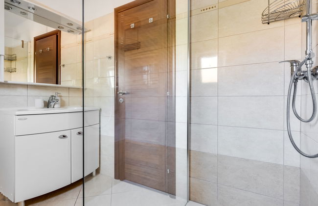 Casa de 11 quartos em Jasenice com piscina privada e terraço - Foto 21