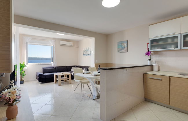 Casa de 11 quartos em Jasenice com piscina privada e terraço - Foto 14