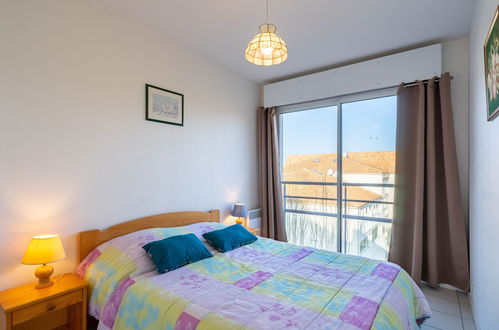 Foto 5 - Apartamento de 2 quartos em Vaux-sur-Mer com piscina privada e vistas do mar