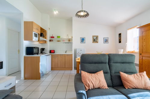 Foto 15 - Appartamento con 2 camere da letto a Vaux-sur-Mer con piscina privata e vista mare