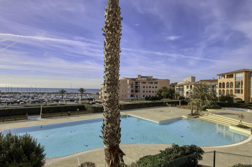 Foto 5 - Apartamento de 2 habitaciones en Six-Fours-les-Plages con piscina y vistas al mar