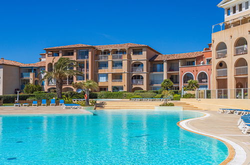 Photo 18 - 2 bedroom Apartment in Six-Fours-les-Plages with swimming pool and terrace