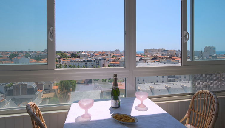 Foto 1 - Appartamento con 2 camere da letto a Les Sables-d'Olonne con vista mare