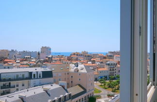 Foto 2 - Appartamento con 2 camere da letto a Les Sables-d'Olonne con vista mare