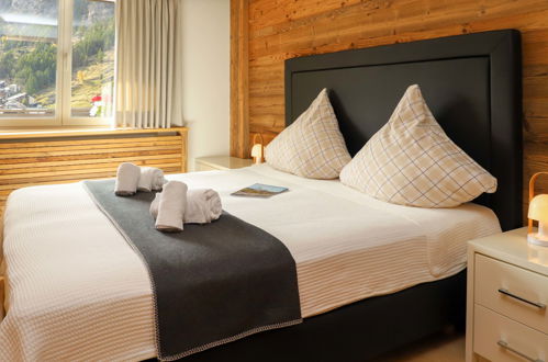 Foto 11 - Appartamento con 2 camere da letto a Zermatt con vista sulle montagne